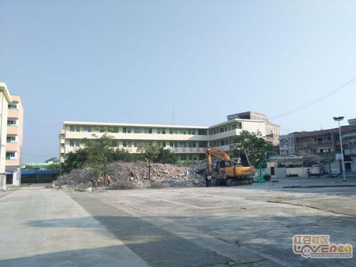 靈山縣新圩鎮文筆中學拆舊建新,難道又準備招生了