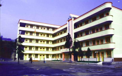 榕江縣實(shí)驗(yàn)高級(jí)中學(xué)與潮安縣彩塘中學(xué) 兩所縣域中學(xué)的教育探索與特色發(fā)展